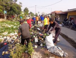 Peringati Hari Sungai Nasional, Penggiat Lingkungan Hidup Gelar Aksi Bersih Sungai Sekunder Karang Raharja