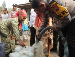 Krisis Air Bersih di Kunjorowesi, Polres Mojokerto Salurkan 32 Ribu Liter Air