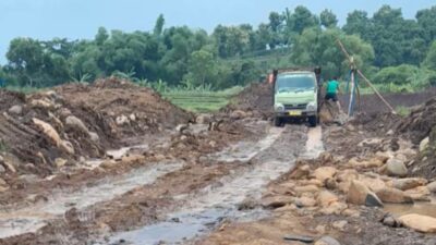 Tambang Siluman di Desa Ploso Bleberan, Jalan Rusak Parah, Tidak Bayar Pajak, Ancaman Tanah Longsor