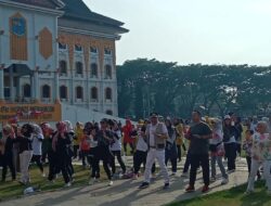 H Mukti Jadi Bintang di Acara Senam Sehat Merdeka