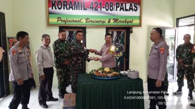 Kapolsek Palas Beri Kejutan HUT TNI Ke 79, Koramil 421-08 Makin Erat