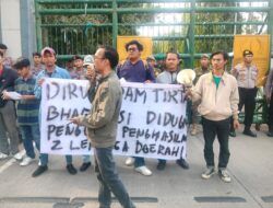 Puluhan Mahasiswa Sampaikan Aspirasi Soal Rangkap Jabatan Reza Lutfi