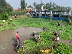 HUT TNI Ke-79, Koramil 421-08/PLS dan Polsek Palas Laksanakan Karya Bakti