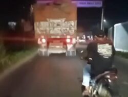 Masih Ramai, Truk Pengangkut Tanah di Babelan Terlihat Sudah Beroperasi