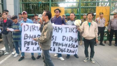 Puluhan Mahasiswa Sampaikan Aspirasi Soal Rangkap Jabatan Reza Lutfi