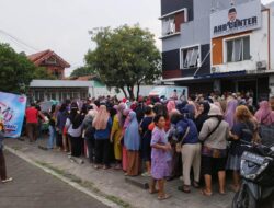 Bazar Murah Kartu Keren Diserbu Warga Rawalumbu, Program Ridho Disambut Antusias