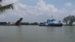 Aktivitas Tongkang di Bandar Agung Lamsel Dikeluhkan Para Petani Udang