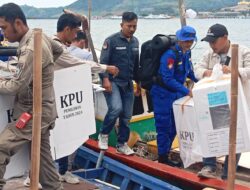 Distribusi Logistik Pilkada ke Pulau Rimau di Kawal Sat Pol Air