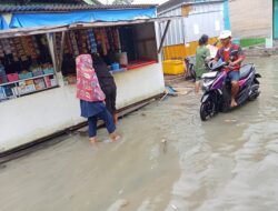 Intensitas Hujan Tinggi dan Banjir Rob, Aktivitas Warga Desa Bandar Agung Lampung Selatan Terganggu