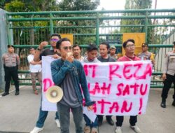 Mahasiswa Kembali Gelar Demi Soal Rangkap Jabatan