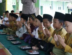 Jumat Berkah, Polres Lampung Selatan Bagikan Makanan Bergizi Gratis di Madrasah Diniyah