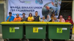 FajarPaper Dukung Ekonomi Berkelanjutan dan Kebersihan Lingkungan dengan Fasilitasi Bibit Lele dan Unit Tempat Sampah