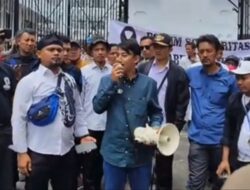 Ratusan Guru Honorer GTK Non ASN SMA/SMK Se-Jawa Barat Lakukan Aksi di Depan Gedung DPRD, Minta Dukungan Segera di Angkat PPPK