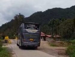 Bus Pariwisata Pilih Jalur Darurat, Ada Apa Dengan Jembatan Baru Senilai Milyaran di Harau??