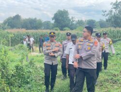 Kapolres Lampung Selatan Beri Bantuan kepada Janda Sebatang Kara Korban Angin Kencang di Jati Agung